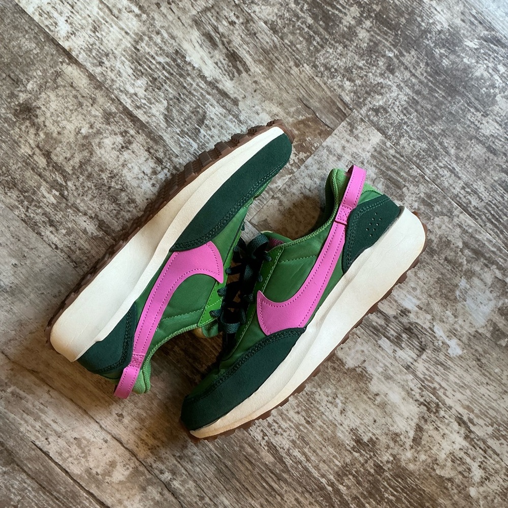 Nike debut waffle racer Green and Pink Women's Sneakers